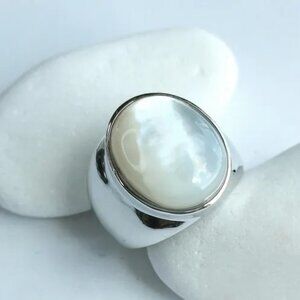 NWT summer white mother of pearl ring signet style